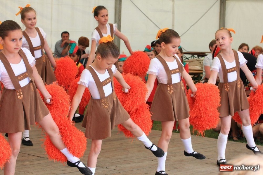 Zdjęcie w galerii na portalu naszraciborz.pl: Pokazy taneczne podczas festynu w Nędzy wiadomości z regionu