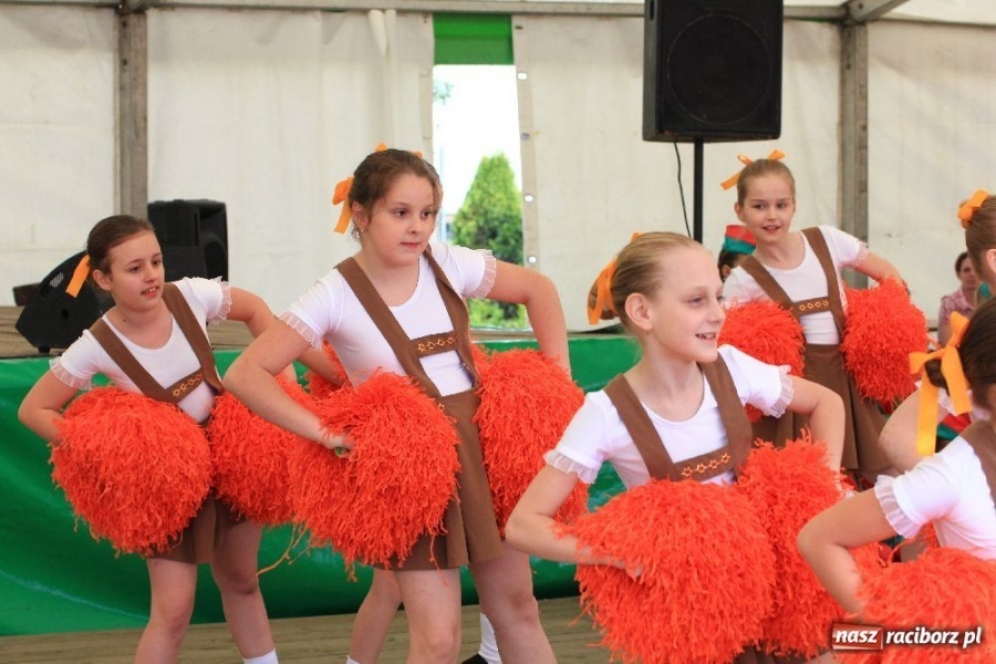 Zdjęcie w galerii na portalu naszraciborz.pl: Pokazy taneczne podczas festynu w Nędzy wiadomości z regionu