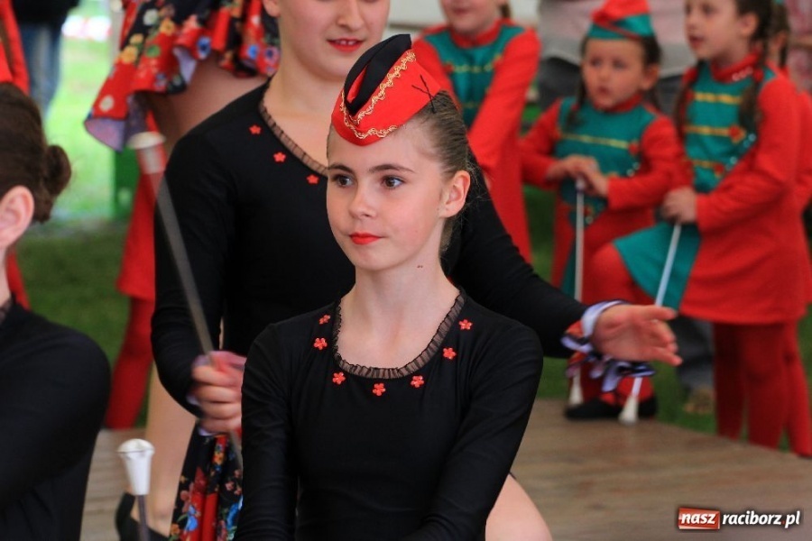 Zdjęcie w galerii na portalu naszraciborz.pl: Pokazy taneczne podczas festynu w Nędzy wiadomości z regionu