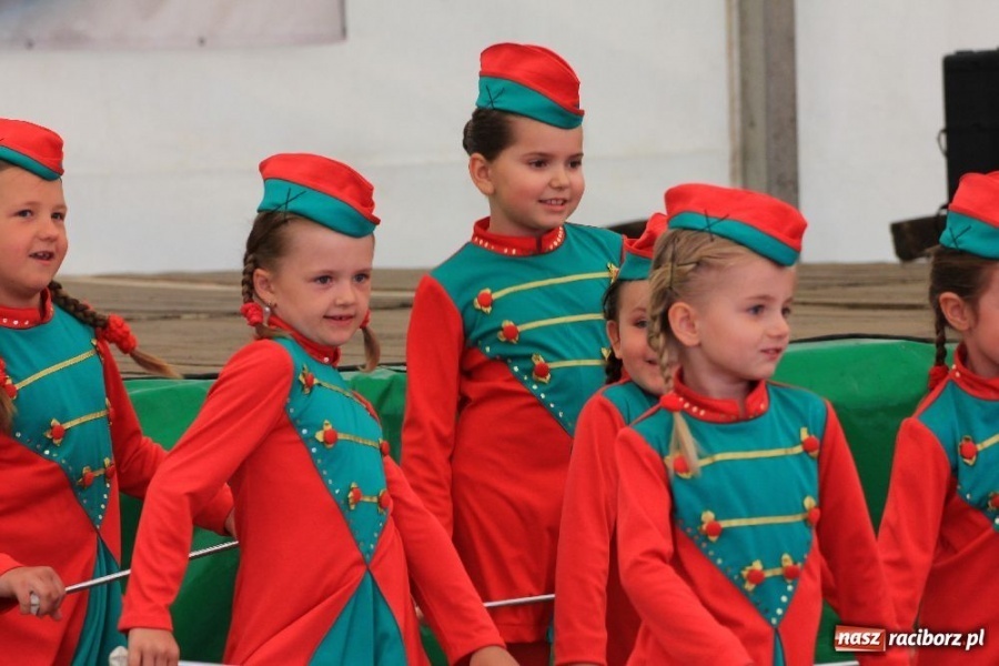 Zdjęcie w galerii na portalu naszraciborz.pl: Pokazy taneczne podczas festynu w Nędzy wiadomości z regionu