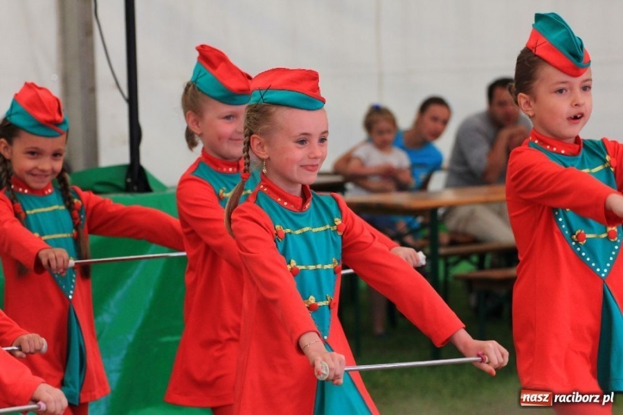 Zdjęcie w galerii na portalu naszraciborz.pl: Pokazy taneczne podczas festynu w Nędzy wiadomości z regionu
