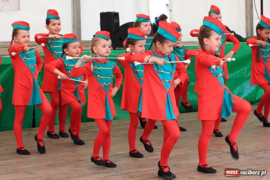 Zdjęcie w galerii na portalu naszraciborz.pl: Pokazy taneczne podczas festynu w Nędzy wiadomości z regionu