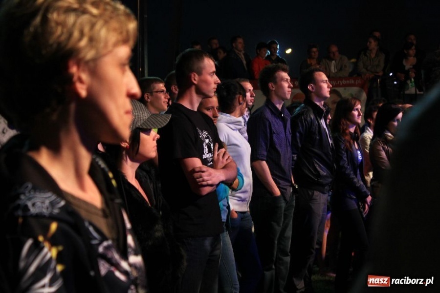 Zdjęcie w galerii na portalu naszraciborz.pl: Norbi rozgrzewał publiczność wiadomości z regionu