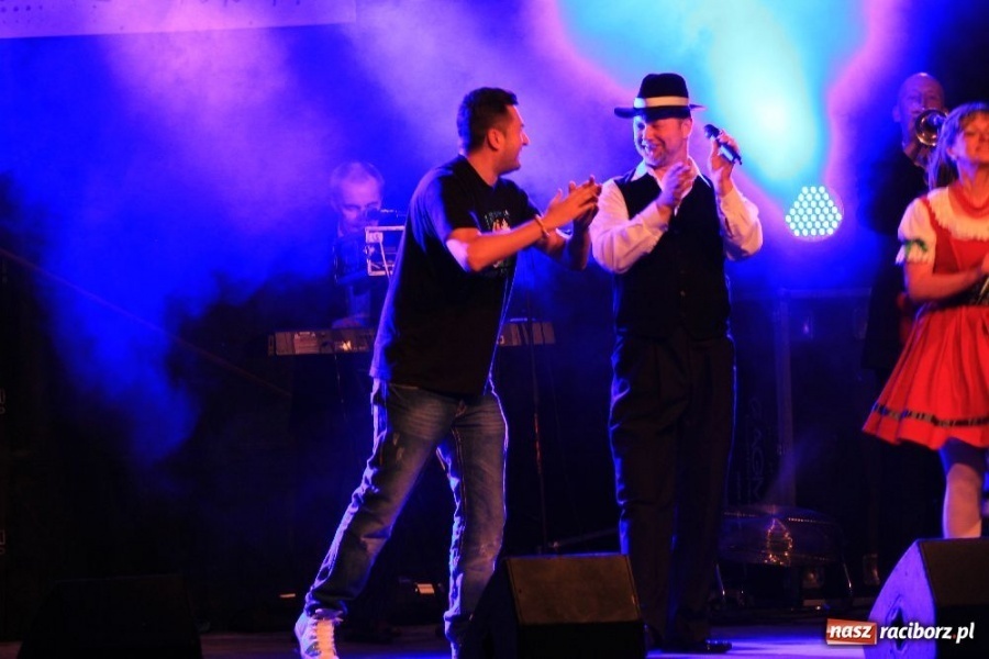 Zdjęcie w galerii na portalu naszraciborz.pl: Norbi rozgrzewał publiczność wiadomości z regionu