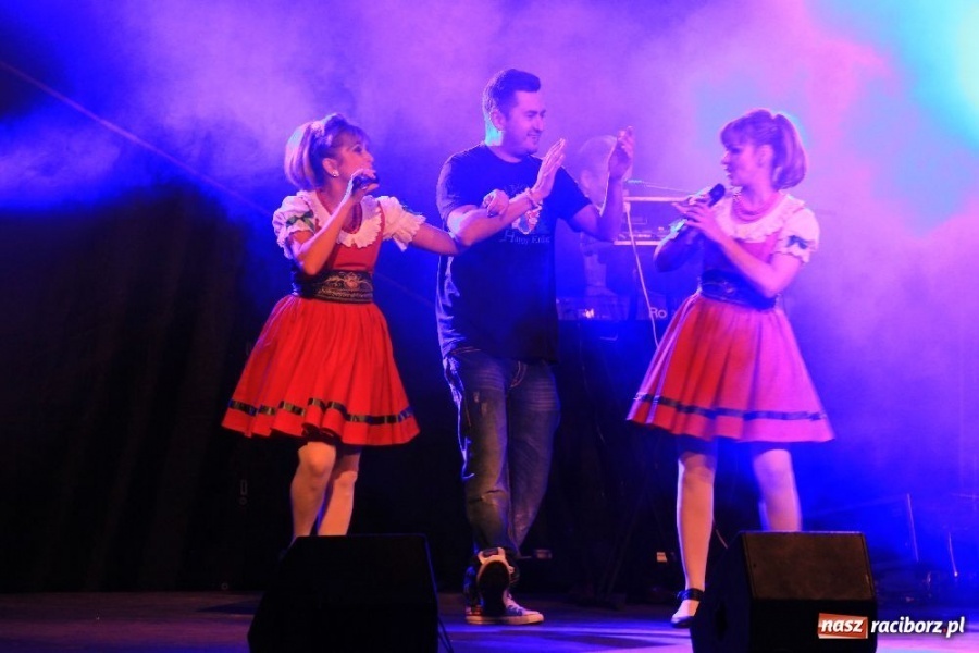 Zdjęcie w galerii na portalu naszraciborz.pl: Norbi rozgrzewał publiczność wiadomości z regionu