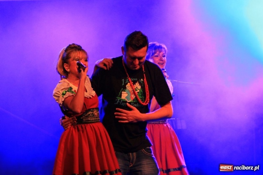 Zdjęcie w galerii na portalu naszraciborz.pl: Norbi rozgrzewał publiczność wiadomości z regionu