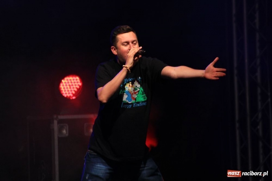 Zdjęcie w galerii na portalu naszraciborz.pl: Norbi rozgrzewał publiczność wiadomości z regionu