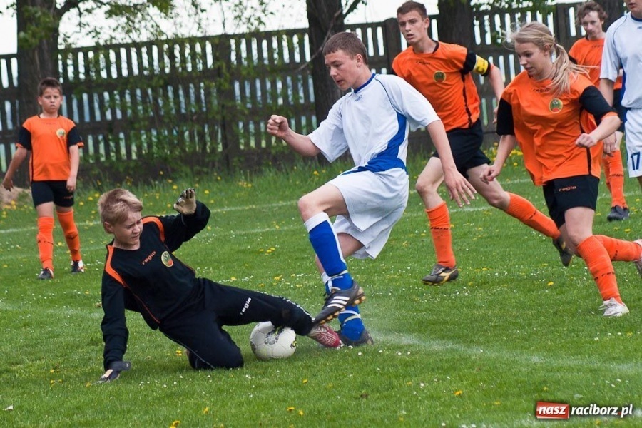 Zdjęcie w galerii na portalu naszraciborz.pl: Juniorzy młodsi Owsiszcz rozgromieni wiadomości z regionu