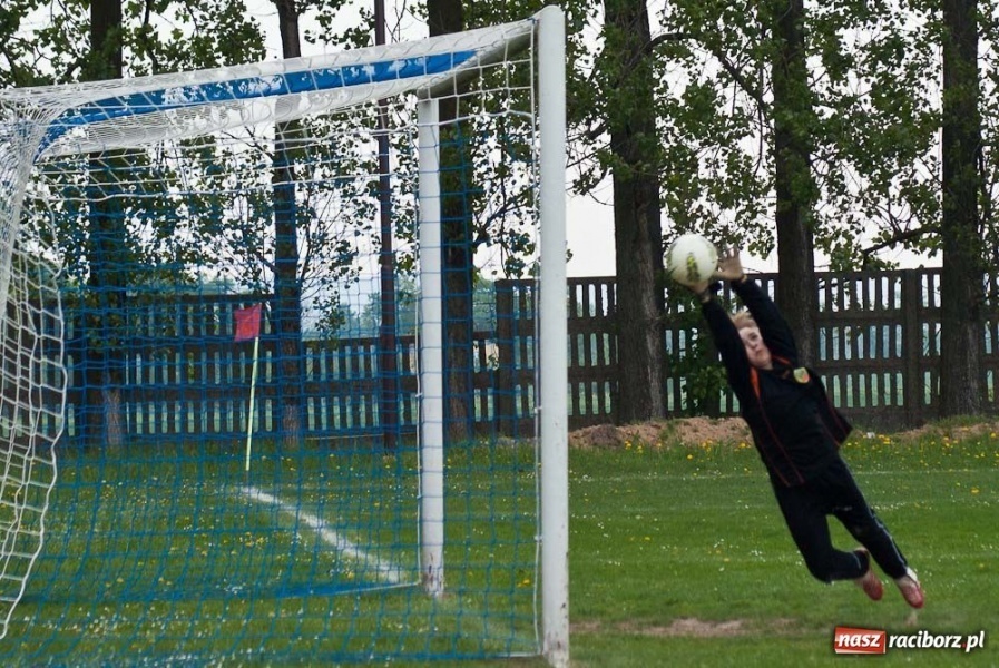 Zdjęcie w galerii na portalu naszraciborz.pl: Juniorzy młodsi Owsiszcz rozgromieni wiadomości z regionu