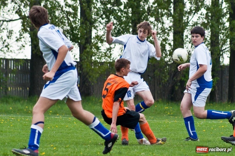 Zdjęcie w galerii na portalu naszraciborz.pl: Juniorzy młodsi Owsiszcz rozgromieni wiadomości z regionu