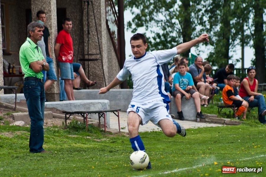 Zdjęcie w galerii na portalu naszraciborz.pl: Juniorzy młodsi Owsiszcz rozgromieni wiadomości z regionu