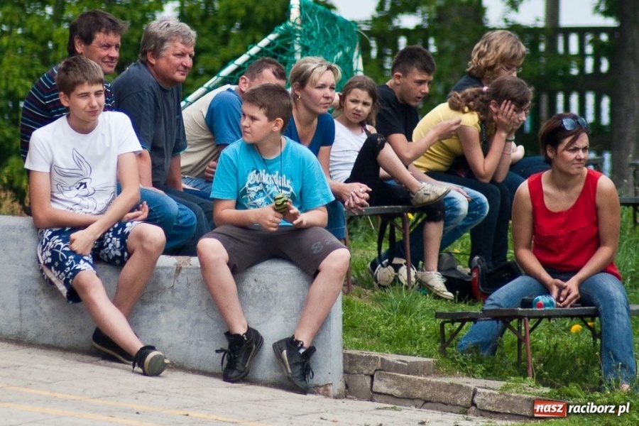 Zdjęcie w galerii na portalu naszraciborz.pl: Juniorzy młodsi Owsiszcz rozgromieni wiadomości z regionu