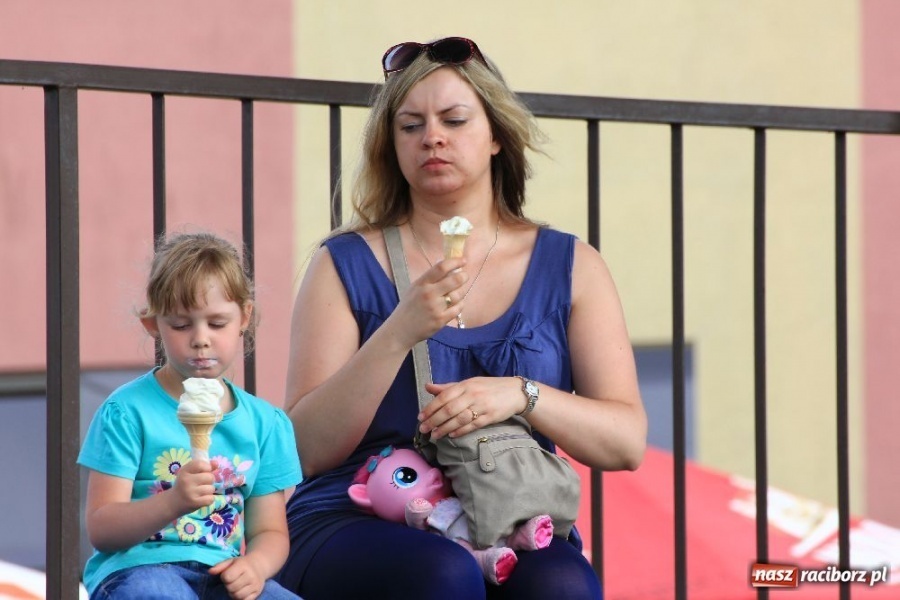 Zdjęcie w galerii na portalu naszraciborz.pl: Biesiada z Księciem i występ Bukslików wiadomości z regionu