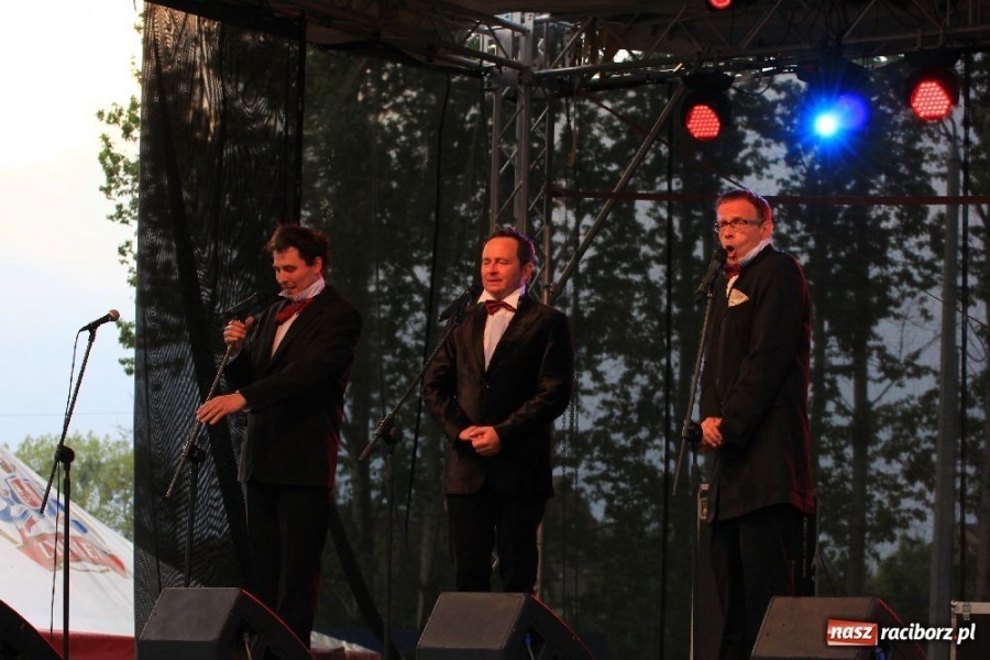 Zdjęcie w galerii na portalu naszraciborz.pl: Wieczór z Kabaretem pod Wyrwigroszem wiadomości z regionu