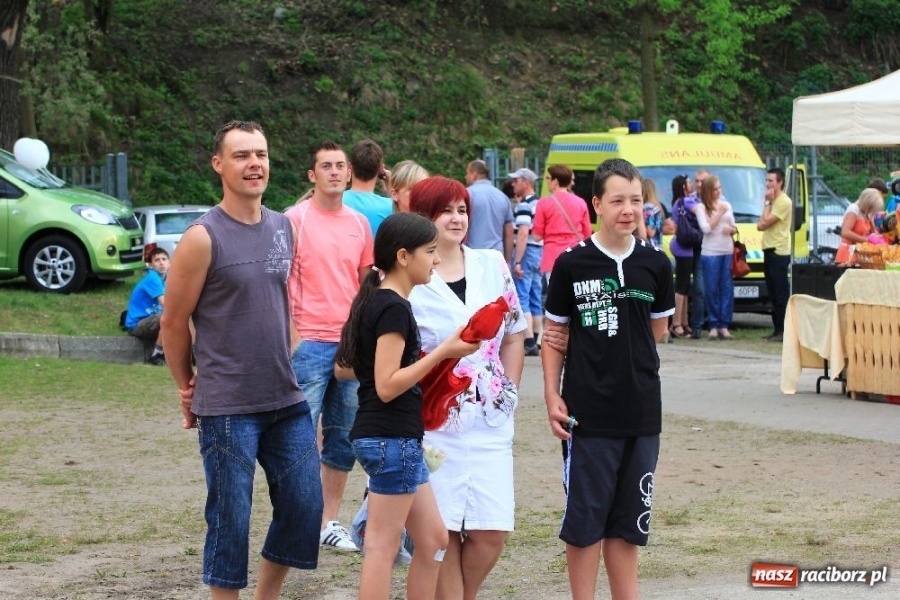 Zdjęcie w galerii na portalu naszraciborz.pl: Wieczór z Kabaretem pod Wyrwigroszem wiadomości z regionu