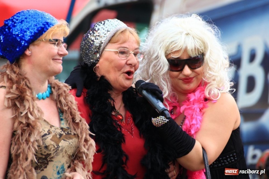 Zdjęcie w galerii na portalu naszraciborz.pl: Wieczór z Kabaretem pod Wyrwigroszem wiadomości z regionu