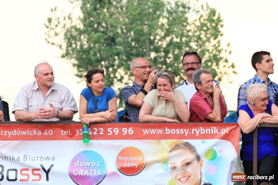 Zdjęcie w galerii na portalu naszraciborz.pl: Wieczór z Kabaretem pod Wyrwigroszem wiadomości z regionu