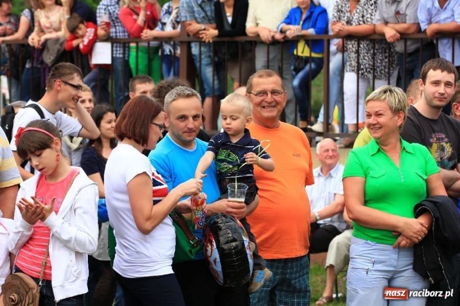 Zdjęcie w galerii na portalu naszraciborz.pl: Wieczór z Kabaretem pod Wyrwigroszem wiadomości z regionu