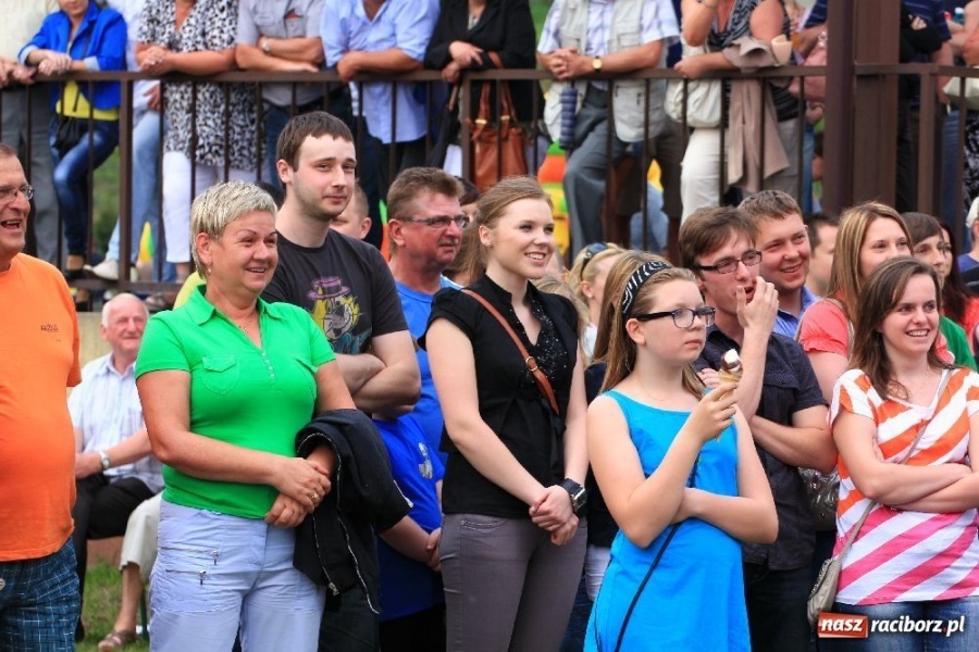 Zdjęcie w galerii na portalu naszraciborz.pl: Wieczór z Kabaretem pod Wyrwigroszem wiadomości z regionu