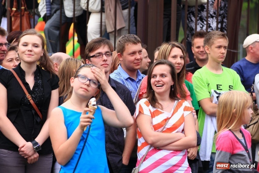 Zdjęcie w galerii na portalu naszraciborz.pl: Wieczór z Kabaretem pod Wyrwigroszem wiadomości z regionu