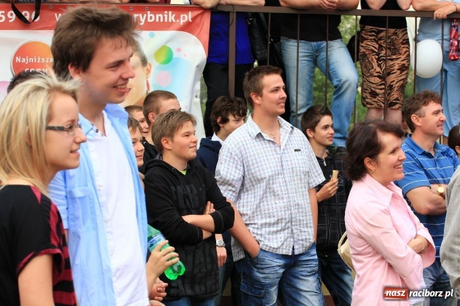 Zdjęcie w galerii na portalu naszraciborz.pl: Wieczór z Kabaretem pod Wyrwigroszem wiadomości z regionu