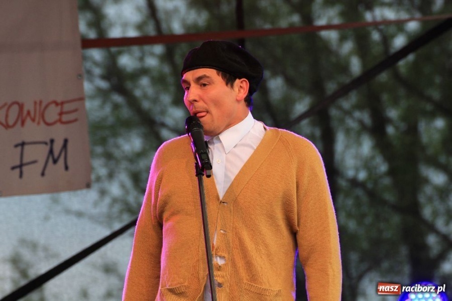 Zdjęcie w galerii na portalu naszraciborz.pl: Wieczór z Kabaretem pod Wyrwigroszem wiadomości z regionu
