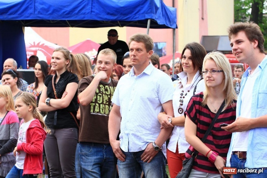 Zdjęcie w galerii na portalu naszraciborz.pl: Wieczór z Kabaretem pod Wyrwigroszem wiadomości z regionu