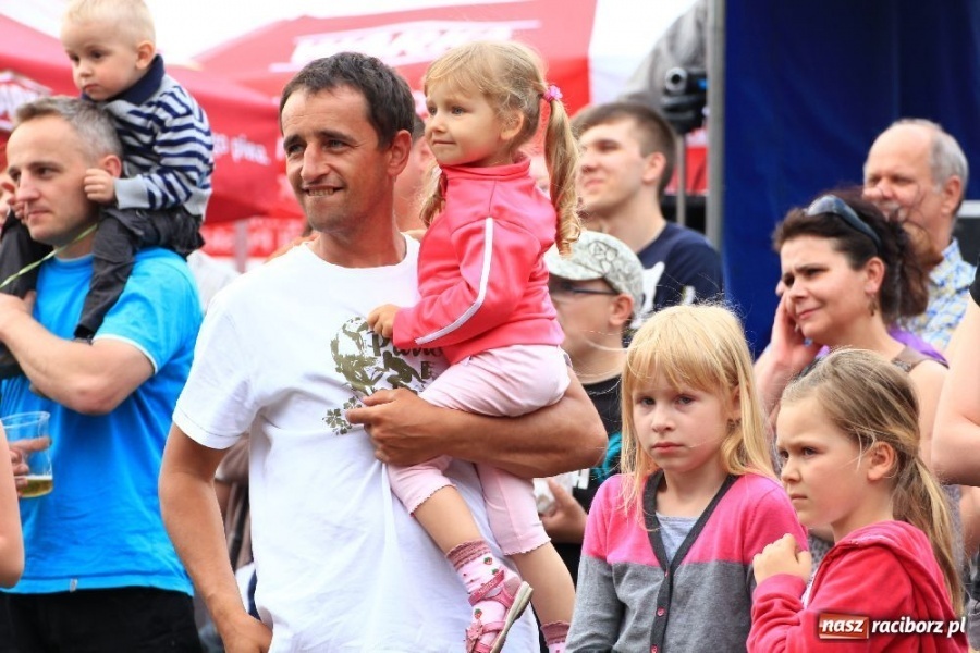 Zdjęcie w galerii na portalu naszraciborz.pl: Wieczór z Kabaretem pod Wyrwigroszem wiadomości z regionu