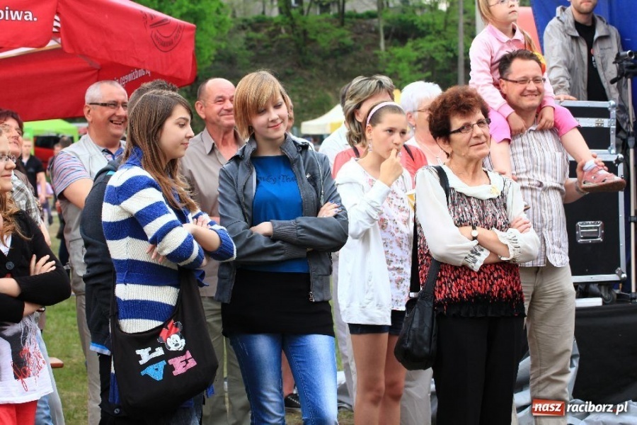 Zdjęcie w galerii na portalu naszraciborz.pl: Wieczór z Kabaretem pod Wyrwigroszem wiadomości z regionu