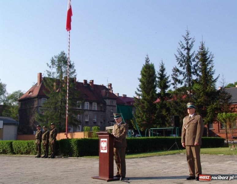 Zdjęcie w galerii na portalu naszraciborz.pl: Święto Flagi w komendzie ŚOSG wiadomości z regionu