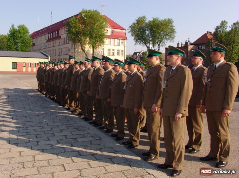 Zdjęcie w galerii na portalu naszraciborz.pl: Święto Flagi w komendzie ŚOSG wiadomości z regionu