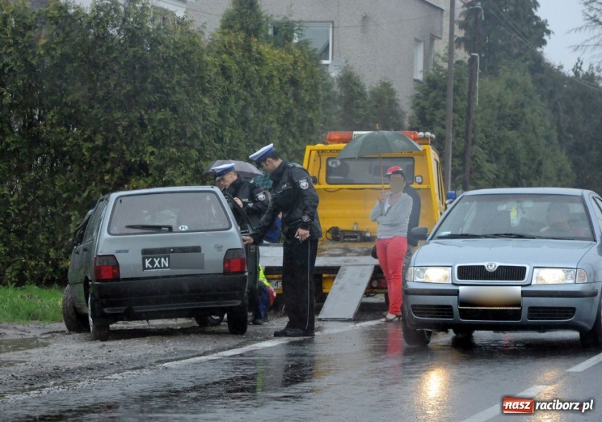 Zdjęcie w galerii na portalu naszraciborz.pl: Krowiarki-Sudół: auta wypadły z drogi wiadomości z regionu