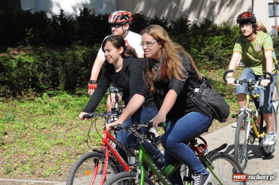 Zdjęcie w galerii na portalu naszraciborz.pl: Ścieżki po wałach oficjalnie otwarte wiadomości z regionu