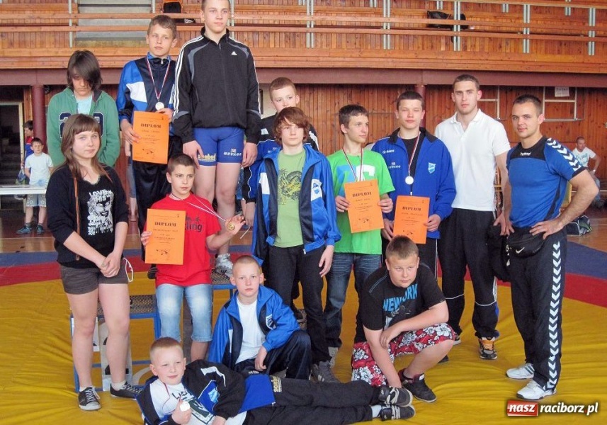 Zdjęcie w galerii na portalu naszraciborz.pl: Medale zapaśników w Krnowie wiadomości z regionu