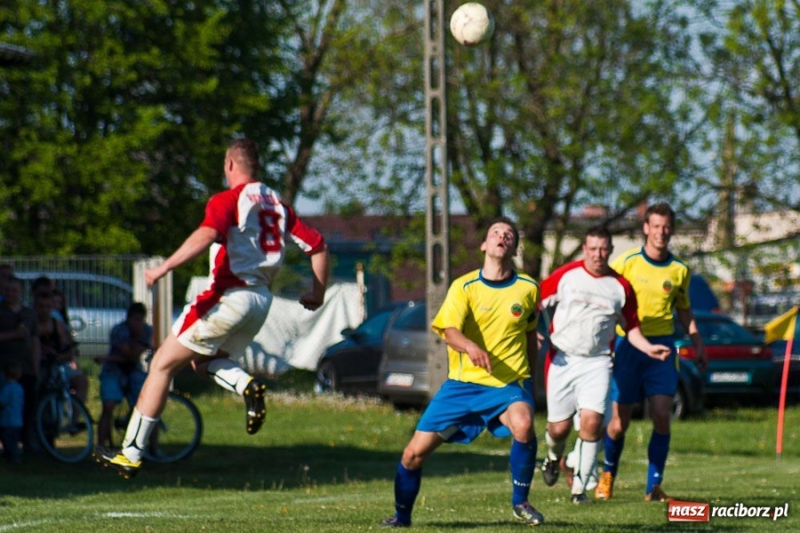 Zdjęcie w galerii na portalu naszraciborz.pl: Owsiszcze - drużyna na jedną połowę wiadomości z regionu