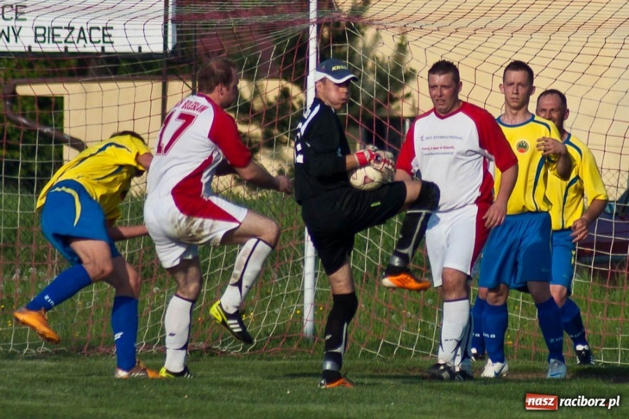 Zdjęcie w galerii na portalu naszraciborz.pl: Owsiszcze - drużyna na jedną połowę wiadomości z regionu