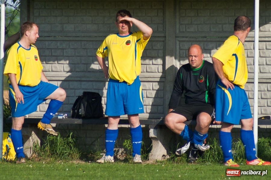 Zdjęcie w galerii na portalu naszraciborz.pl: Owsiszcze - drużyna na jedną połowę wiadomości z regionu