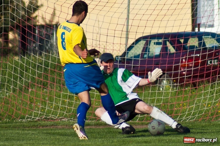 Zdjęcie w galerii na portalu naszraciborz.pl: Owsiszcze - drużyna na jedną połowę wiadomości z regionu