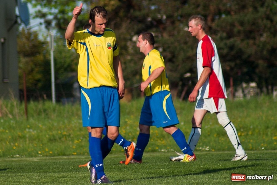 Zdjęcie w galerii na portalu naszraciborz.pl: Owsiszcze - drużyna na jedną połowę wiadomości z regionu