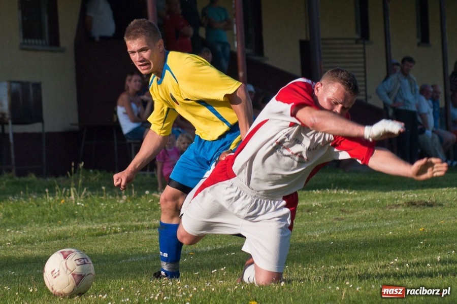 Zdjęcie w galerii na portalu naszraciborz.pl: Owsiszcze - drużyna na jedną połowę wiadomości z regionu