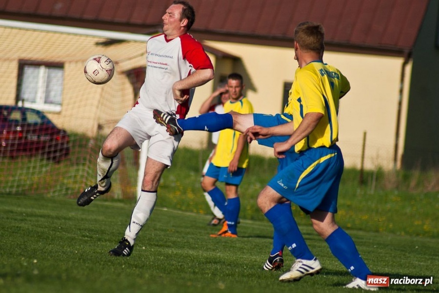 Zdjęcie w galerii na portalu naszraciborz.pl: Owsiszcze - drużyna na jedną połowę wiadomości z regionu