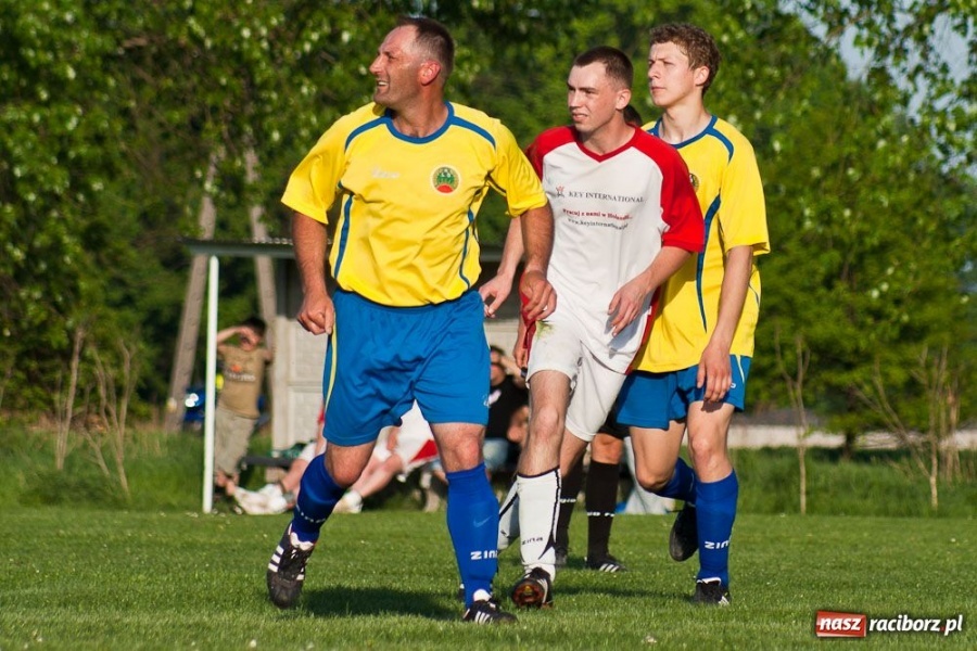 Zdjęcie w galerii na portalu naszraciborz.pl: Owsiszcze - drużyna na jedną połowę wiadomości z regionu