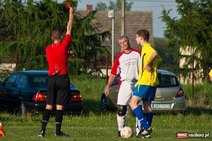 Zdjęcie w galerii na portalu naszraciborz.pl: Owsiszcze - drużyna na jedną połowę wiadomości z regionu