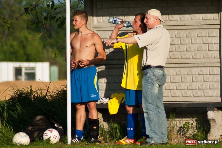 Zdjęcie w galerii na portalu naszraciborz.pl: Owsiszcze - drużyna na jedną połowę wiadomości z regionu
