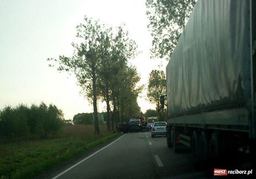 Zdjęcie w galerii na portalu naszraciborz.pl: W Małej Nędzy dachował nissan wiadomości z regionu