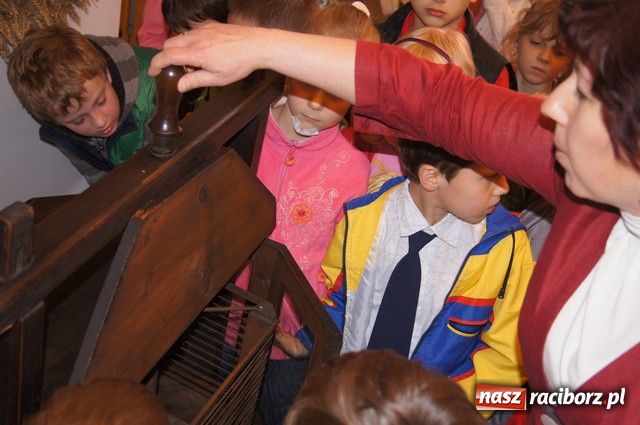 Zdjęcie w galerii na portalu naszraciborz.pl: Polacy i Czesi o pszczołach w SP-4 wiadomości z regionu