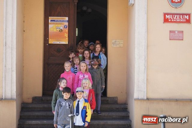 Zdjęcie w galerii na portalu naszraciborz.pl: Polacy i Czesi o pszczołach w SP-4 wiadomości z regionu