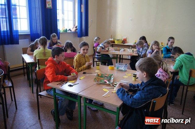 Zdjęcie w galerii na portalu naszraciborz.pl: Polacy i Czesi o pszczołach w SP-4 wiadomości z regionu