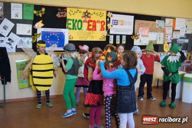 Zdjęcie w galerii na portalu naszraciborz.pl: Polacy i Czesi o pszczołach w SP-4 wiadomości z regionu