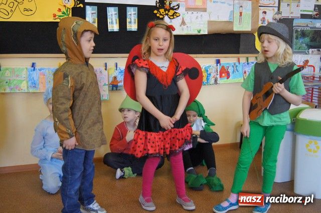 Zdjęcie w galerii na portalu naszraciborz.pl: Polacy i Czesi o pszczołach w SP-4 wiadomości z regionu